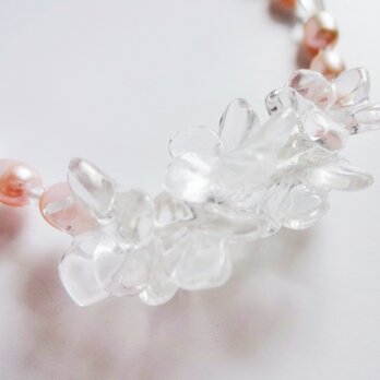 お花の水晶と淡水パールのネックレス  Y-0823の画像
