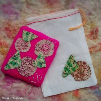 手かがみ　感謝のバラ（濃ピンク・バラ　羊毛フェルト　インド綿　刺繍　パッチワーク）の画像