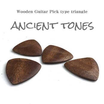 木製ギターピック【ancient tones type triangle】 1枚の画像