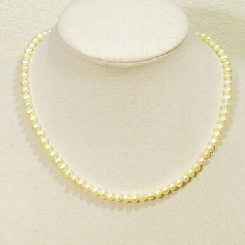 5mm本真珠（淡水）のネックレス（マグネット・クラスプ、ラインストーン、淡いイエロー）の画像