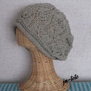 ざっくり透かし模様編みのベレー帽風ニット帽の画像