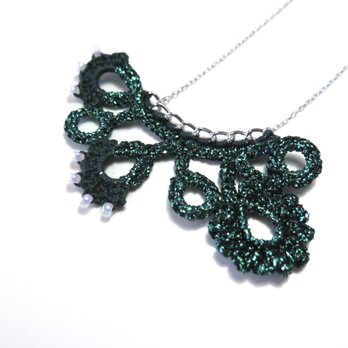 編みモチーフ フレンチラメ糸のネックレス(グリーン）の画像