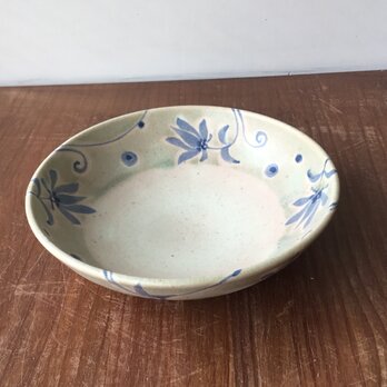 平鉢　釉彩花唐草紋