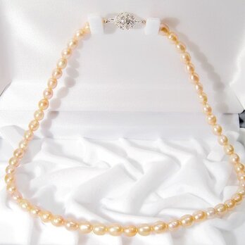 6mm本真珠（淡水）のネックレス（マグネット・クラスプ、ラインストーン、ナチュラルカラー、明るいピンク）の画像