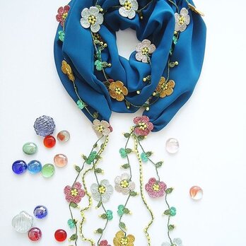 刺繍のお花付き　シフォンスカーフのロングラリエット　ブルーの画像