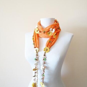 刺繍のお花　オーガニックコットンスカーフのロングラリエット　オレンジの画像