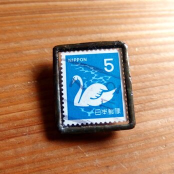 ヴィンテージ切手のブローチ - 日本 白鳥5円切手の画像