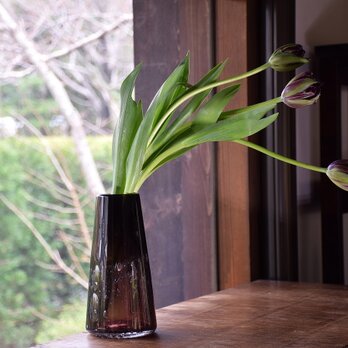 二等辺三角形の泡花瓶の画像