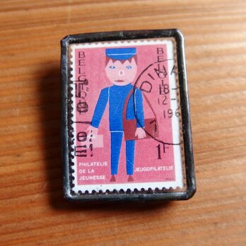 ヴィンテージ切手のブローチ - ベルギー 郵便屋さんの画像