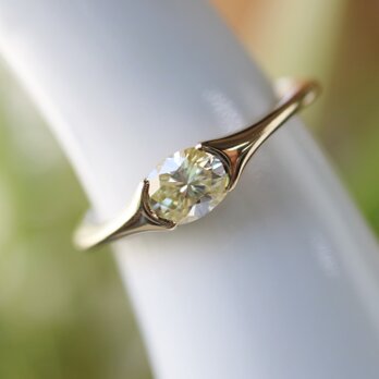 オーバルダイヤモンド指輪の画像