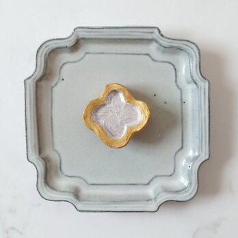 星２（パールホワイト×ゴールド）　陶土ブローチ