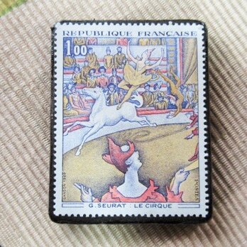 フランス　美術 スーラ画「サーカス」切手ブローチ6196の画像