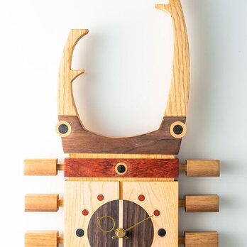 木の時計：クワガタの画像