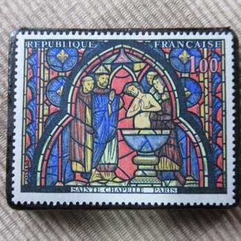 フランス　美術サント・シャペル教会「ユダの洗礼」切手ブローチ6208の画像