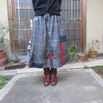 着物リメイク☆シックグレイ紬に赤や紺の紬をパッチ♪78㎝丈の画像