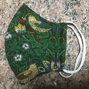 アゴまで隠れる立体マスク　ウィリアム・モリス☆イチゴ泥棒　フィルターポケットあり　1枚の画像