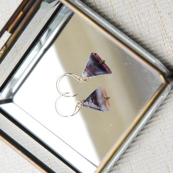 インドビーズの三角ピアス　紫の画像