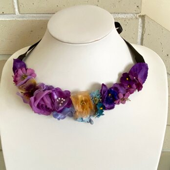 Choker of blue and purple flowersの画像