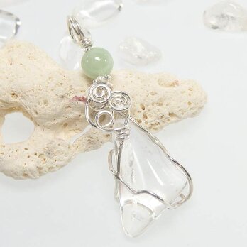 ～涼し気～　乙女鉱山水晶とビルマ翡翠のワイヤーペンダント