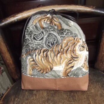 タイガー＆ドラゴンの巾着袋（送料無料）の画像