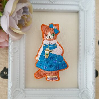 茶トラ猫ちゃんの刺繍バッグチャームブローチの画像