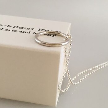 ◇鎚目のついた銀のリングペンダント◇silver ring pendant with chainの画像