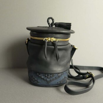 shoulder pot bag -orient (black×blue)