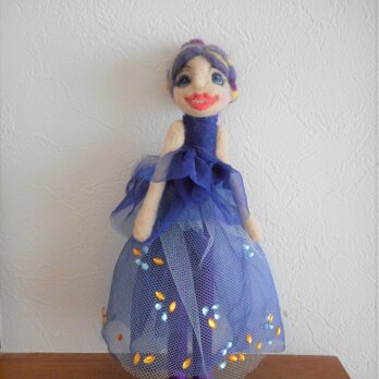 青いドレス人形の画像