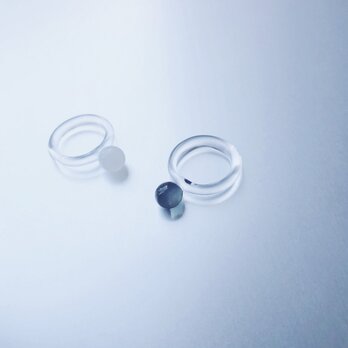 Colored glass simple Ring / Black or Whiteの画像