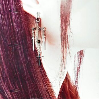 【ダブルクロスピアス ・イヤリング】揺れる煌めき / おしゃれなプレゼントにもの画像