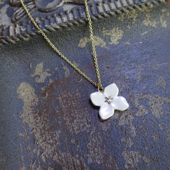 小さな花のnecklace（真珠白）の画像