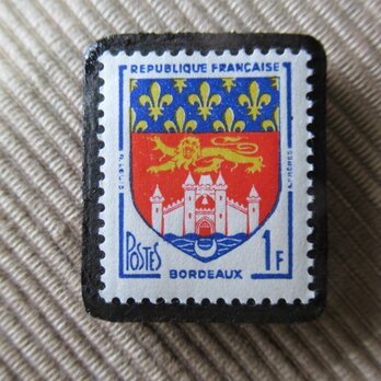 ★フランス　紋章切手ブローチ6292の画像