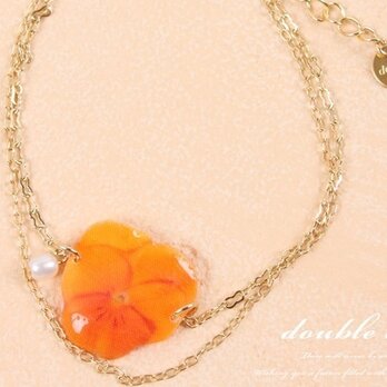 『樹脂』艶めくお花のブレスレット（ビオラ　オレンジ）