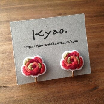 バラの刺繍イヤリング/ピンク