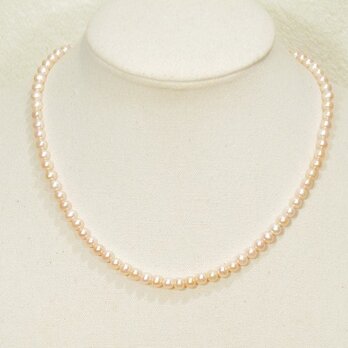 5mm本真珠（淡水）のネックレス（ラインストーン付きマグネット、ナチュラルカラー、ピンク）の画像