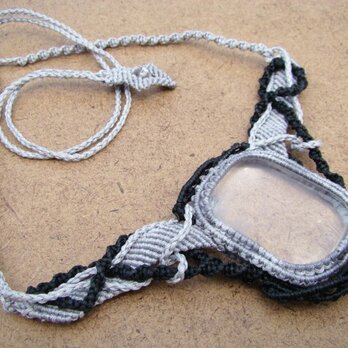 天然石 大粒水晶 マクラメ編みデザインネックレスの画像