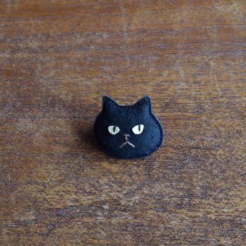 革ブローチ　黒猫　顔の画像