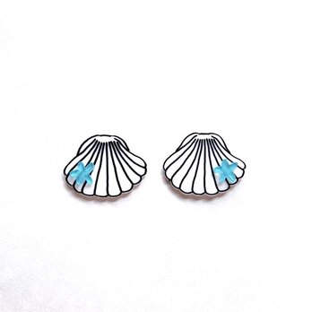 ブルーのヒトデさん付き手書きのマリン貝殻ピアス / イヤリング