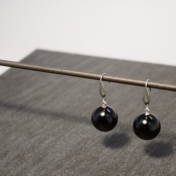漆黒のフックピアス　の画像