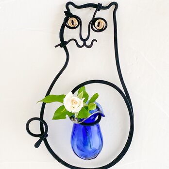 猫の壁掛け花器(マット黒ルリ)の画像