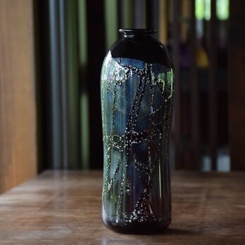 黒銀箔流線花瓶の画像