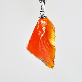 ダルビレットブルザイガラスのペンダント オレンジ色の画像