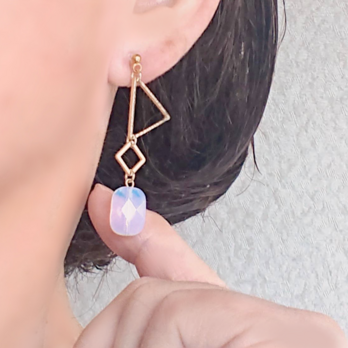 限定１個☆ミルクカラーの揺れるイヤリング（ピアス）の画像