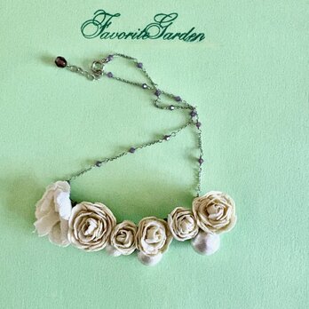 布花 フラワーとパールのネックレス。