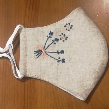 手刺繍☆きれいな横顔☆リネンの立体マスク（小花）の画像