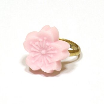 お菓子の指輪・ピンクの桜花・和風スイーツ・金古美リングの画像