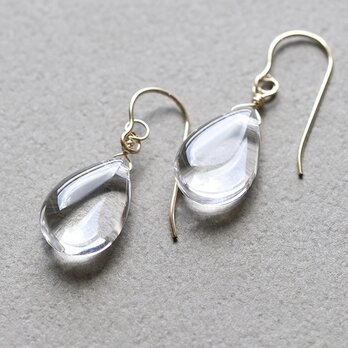 朝露のような透明感｜天然石クリスタルクォーツの一粒ピアス／イヤリング｜4月誕生石 水晶　ー Morning dew ー