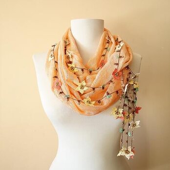 刺繍のお花つき　オーガニックコットンスカーフのロングラリエット　サーモンピンクの画像