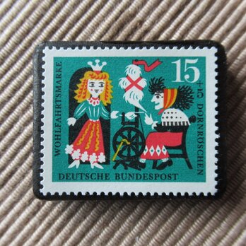 ドイツ　童話　いばら姫　切手ブローチ6407の画像