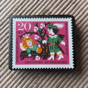 ドイツ　童話　いばら姫　切手ブローチ6408の画像